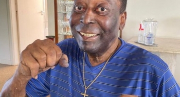 Pelé retorna ao hospital para dar continuidade a tratamento contra câncer